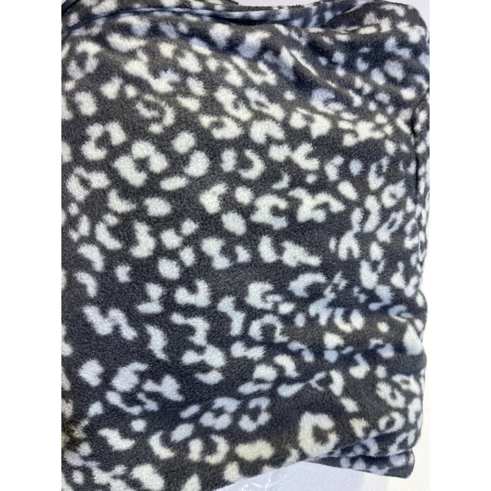 Maurices Medium Gray & White Leopard Print Button-Up Fleece Shacket  w pockets - Picture 10 of 10